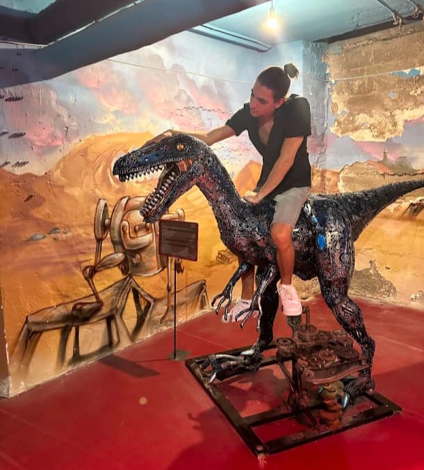 Trash Art Museum בבודפשט מוזיאון המתכת ברובע היהודי