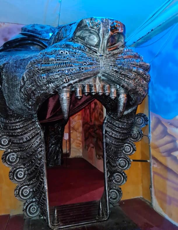 Trash Art Museum בבודפשט מוזיאון המתכת ברובע היהודי