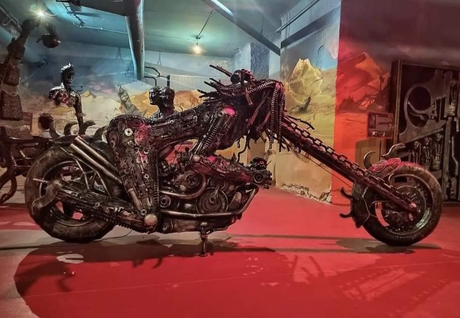 Trash Art Museum בבודפשט מוזיאון המתכת ברובע היהודי