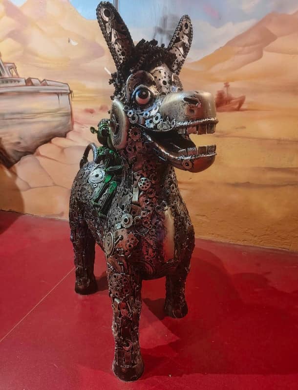 Trash Art Museum בבודפשט מוזיאון המתכת ברובע היהודי