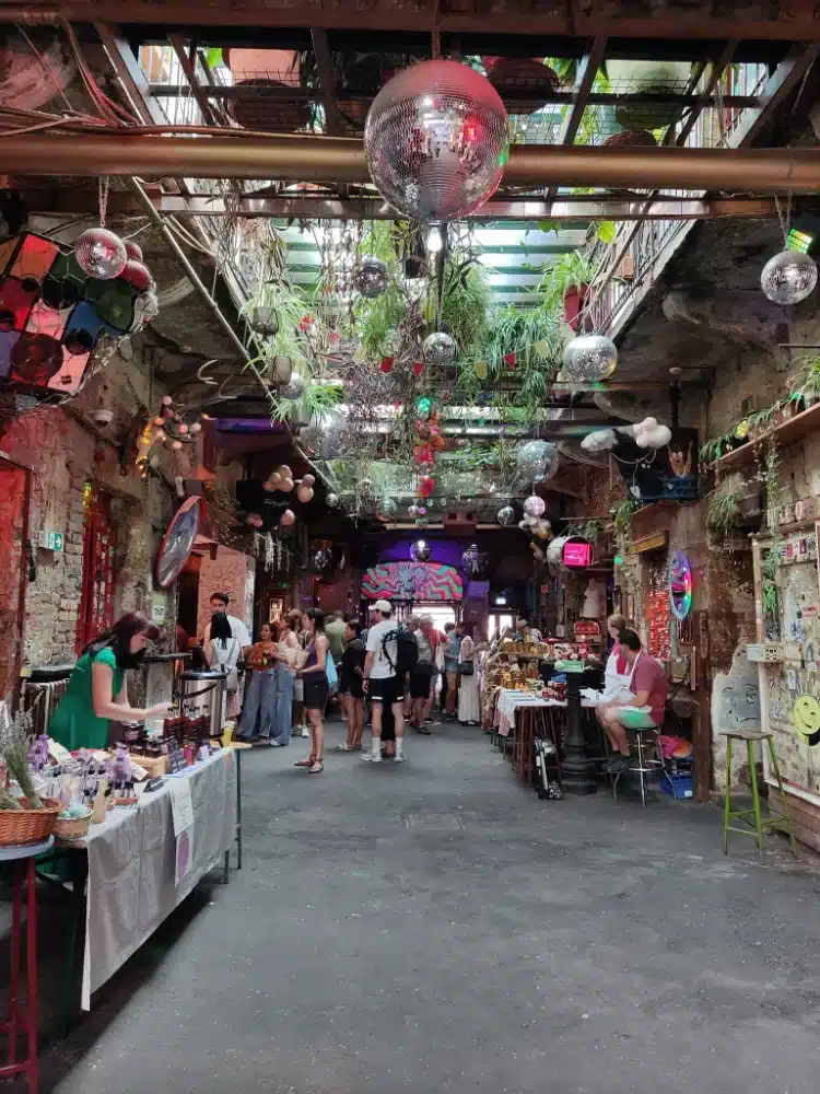 יריד האומנים בחצרות גוז’דו: Gozsdu Weekend Market בודפשט