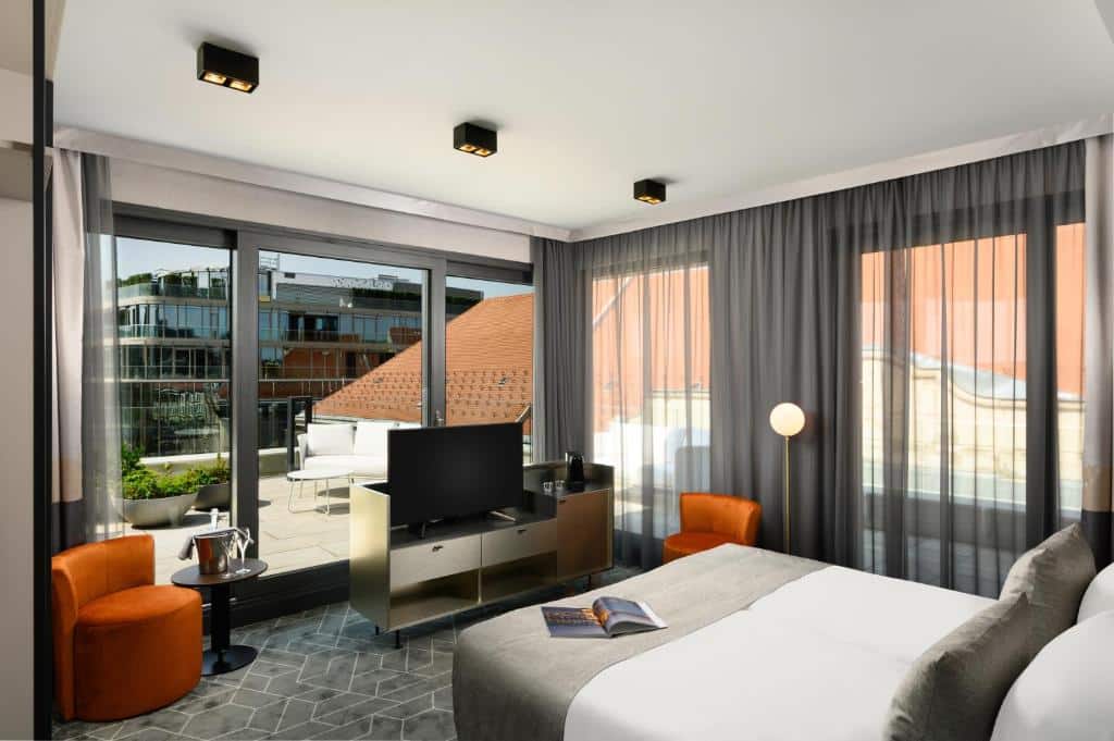 Emerald Hotel by Continental Group